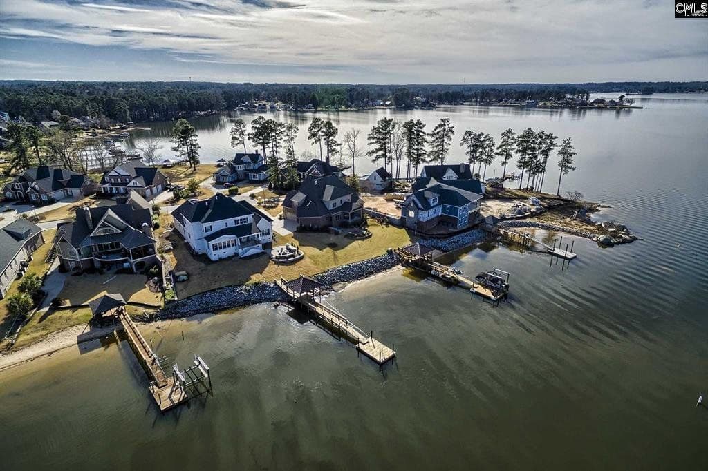 Aerial of homes on a narrow strip of land extending into the lake