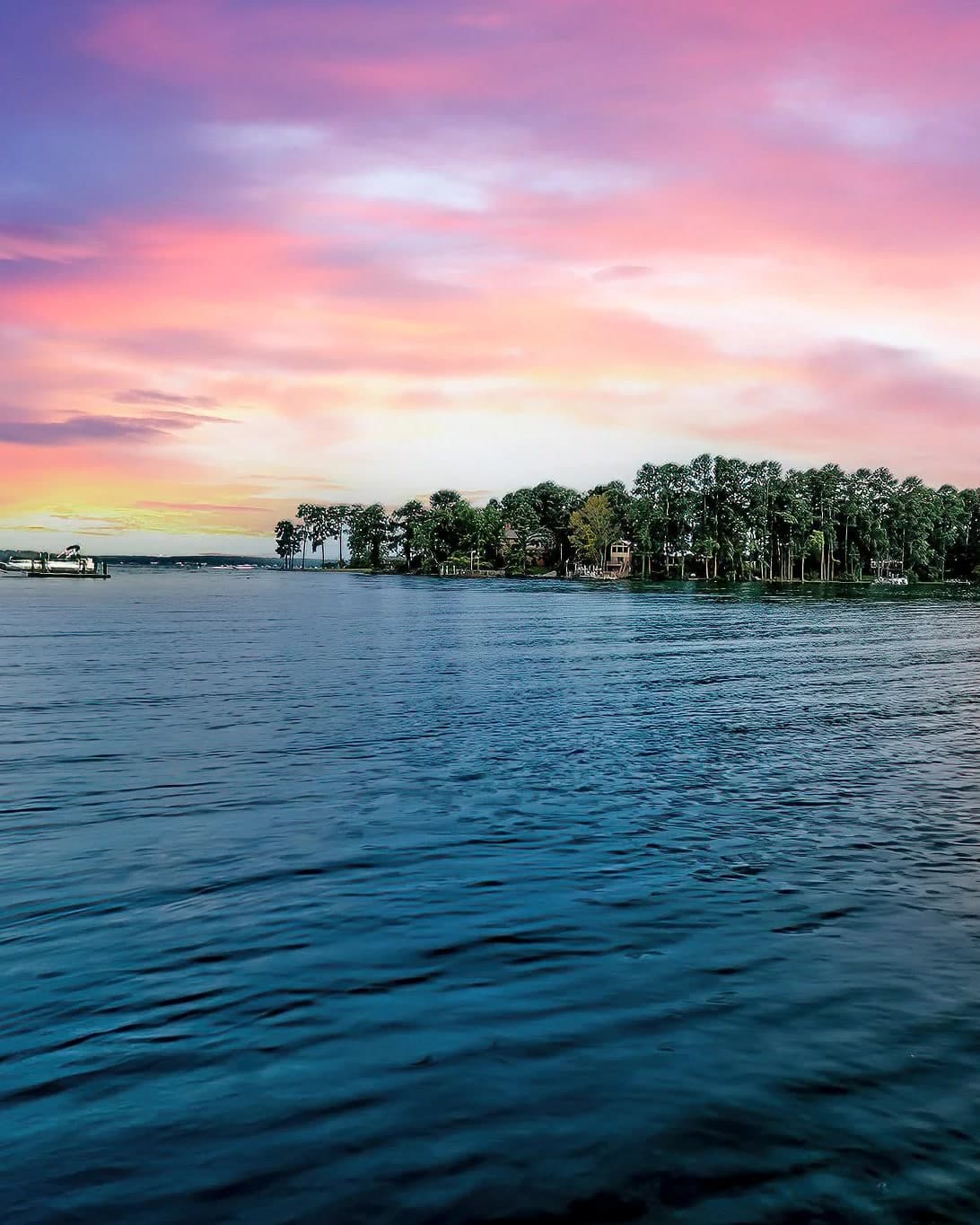A pink sunset over the lake